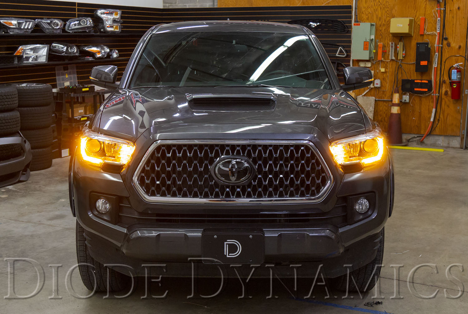 16_toyota_tacoma_led_drl_amber-turn.jpg