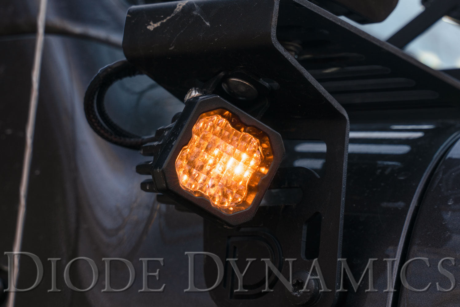 2018_jeep_jl_c1_sport_white_abl_cowl_close_backlight_1_1.jpg