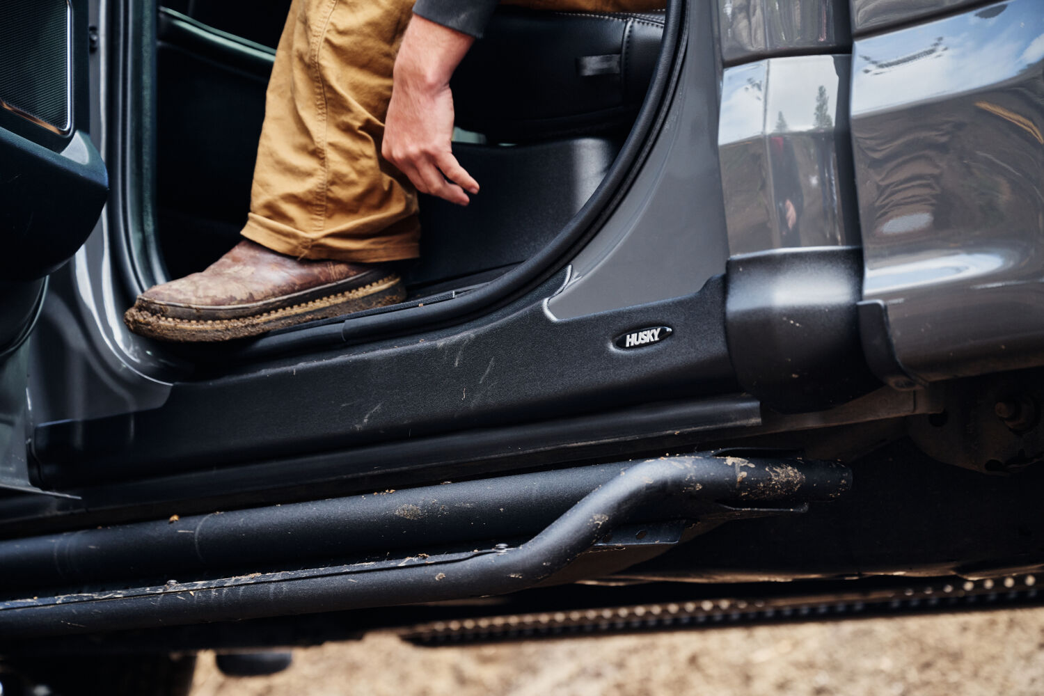 Husky-RockerPanel-2024-Ford-F150-2874066-Lifestyle-03.jpg
