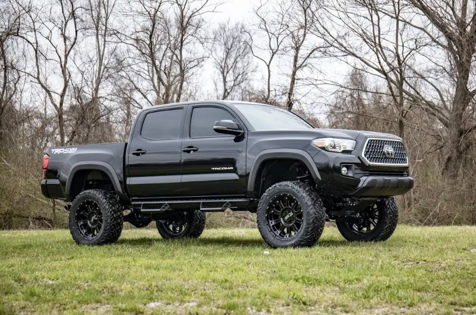 Rough Country 6 Inch Lift Kit Toyota Tacoma 2WD/4WD (2016-2023)
